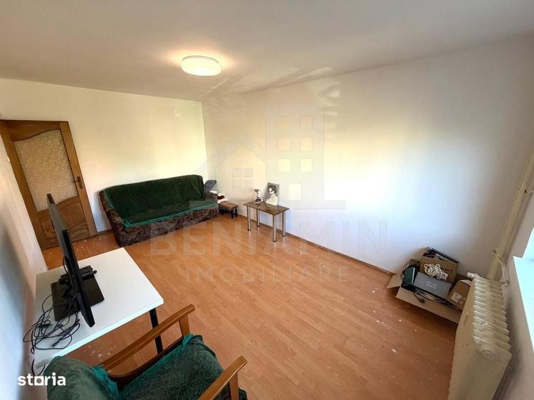 Apartament cu 3 camere decomandat în Valea Rosie