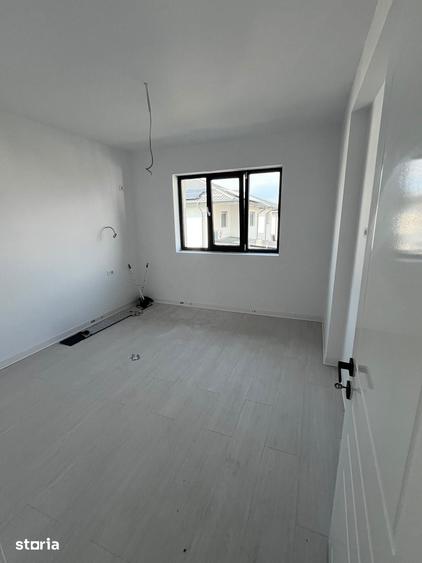 Casă cu 4 camere cu Teren 350 Mp în Vidra
