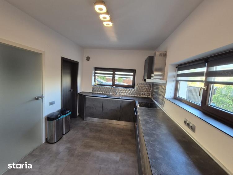 Casă cu 4 camere cu Teren 220 Mp în Central
