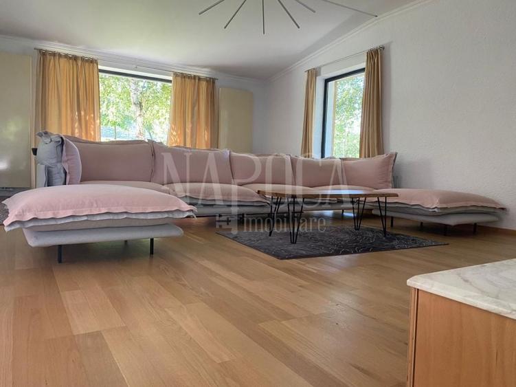 Casă individuală cu 8 camere cu Garaj în Borhanci