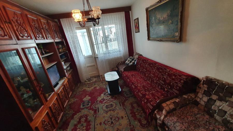 Apartament cu 3 camere semidecomandat în Vest