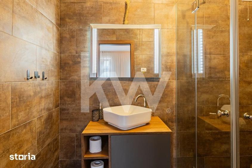 Casă cu 8 camere cu Teren 630 Mp în Central