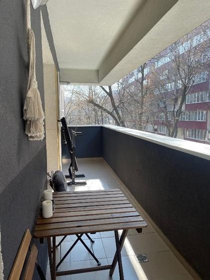 Apartament cu 2 camere semidecomandat, mobilat în Giurgiului