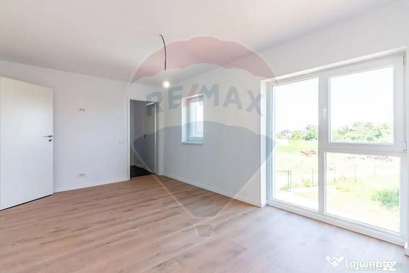 Casă cu 4 camere cu Teren 450 Mp în Săbăreni