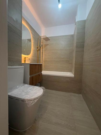 Apartament cu 3 camere semidecomandat în Titan
