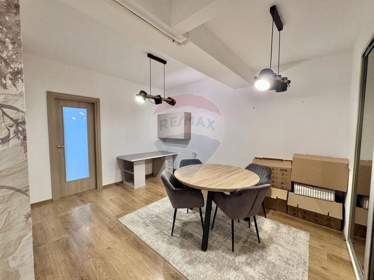 Apartament cu 4 camere decomandat, mobilat în Sebastian