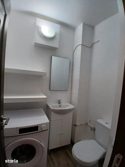 Apartament cu 3 camere decomandat în Livezi