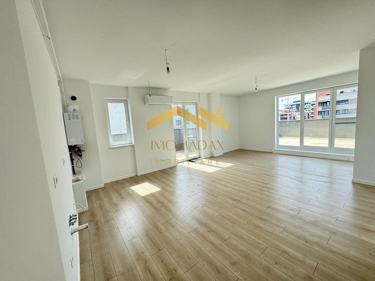 Penthouse cu 3 camere decomandat în Aradului
