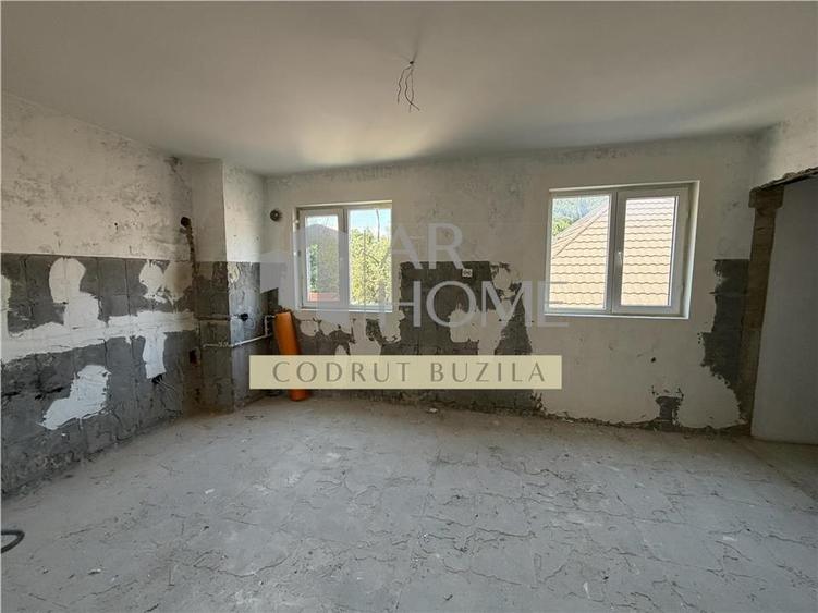 Casă cu 3 camere cu Teren 200 Mp în Central