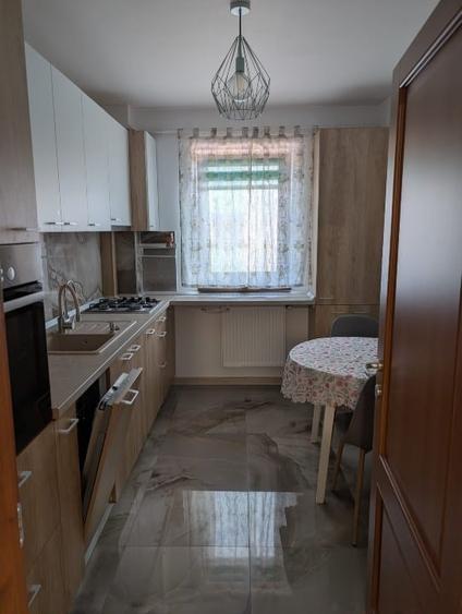 Apartament cu 2 camere decomandat, mobilat în Bucium