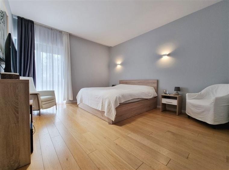 Apartament cu 4 camere semidecomandat, mobilat în Herăstrău