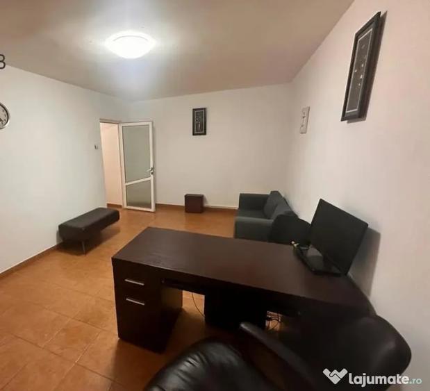 Apartament cu 4 camere decomandat în E3