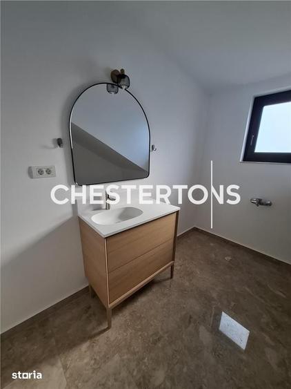 Casă cu 5 camere cu Teren 240 Mp în Central