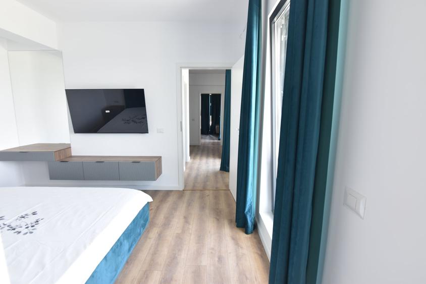 Penthouse cu 3 camere decomandat în Prelungirea Ghencea