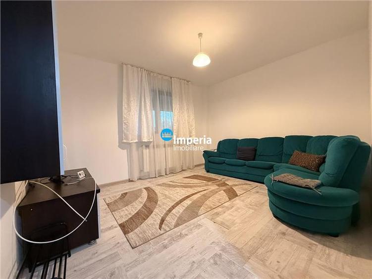 Apartament cu 2 camere semidecomandat în Podul de Fier