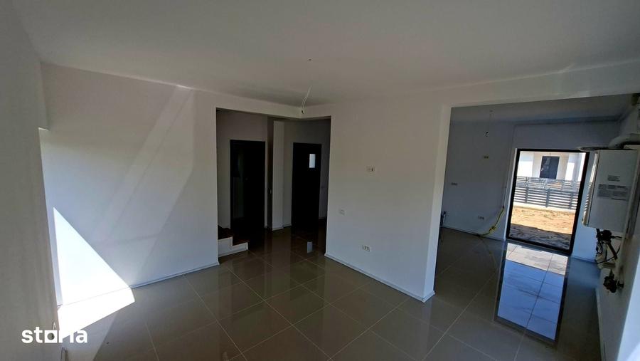 Casă cu 4 camere cu Teren 495 Mp în Budeasa