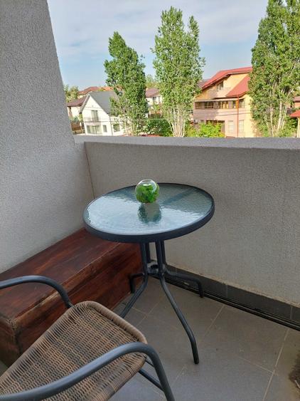 Apartament cu 2 camere decomandat în Roșu