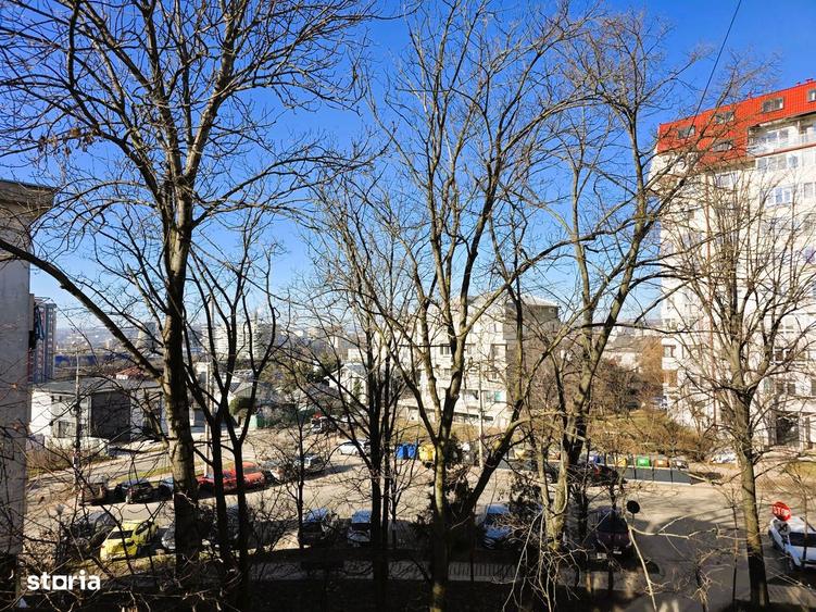 Apartament cu 3 camere decomandat în Tătărași