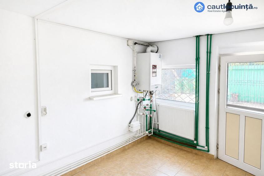 Casă cu 8 camere cu Teren 162 Mp în Dobroești