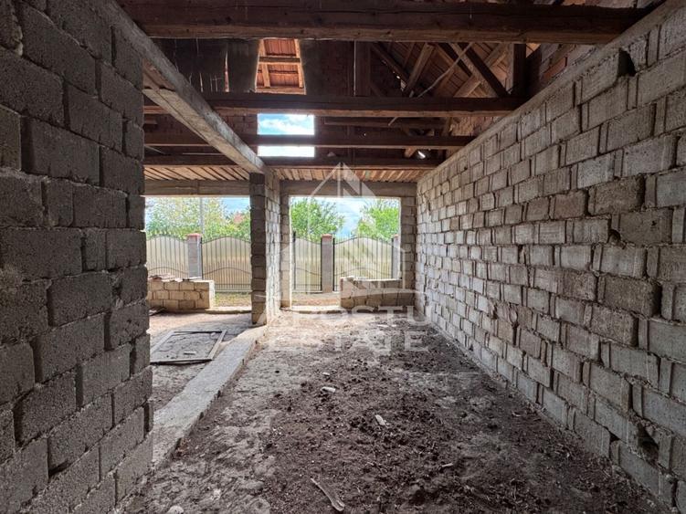 Casă individuală cu 15 camere cu Canalizare în Pesac