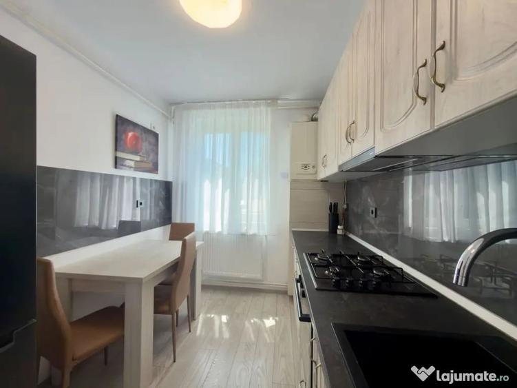 Apartament cu 3 camere semidecomandat în Central