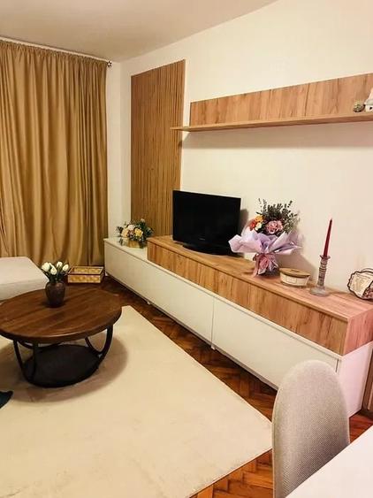 Apartament cu 3 camere decomandat, mobilat în Dacia