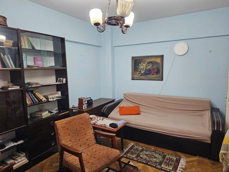 Apartament cu 2 camere decomandat în Republicii