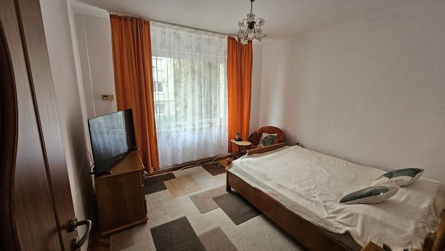 Inchiriez apartament 2 camere Unirii etajul 1 - 270 euro - 4