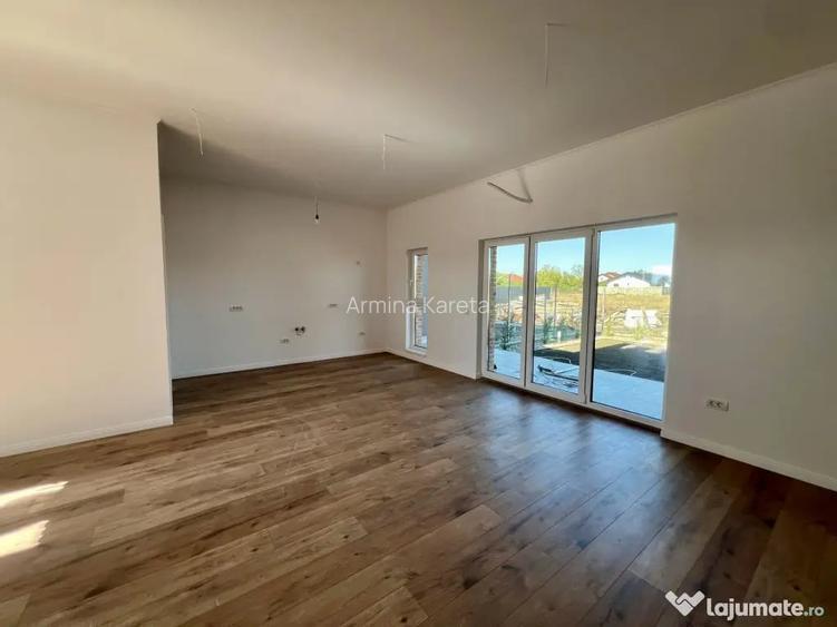 Triplex modern, 3 camere, 80 mp utili, 216 mp teren - Zona S - Sacalaz (Timis)