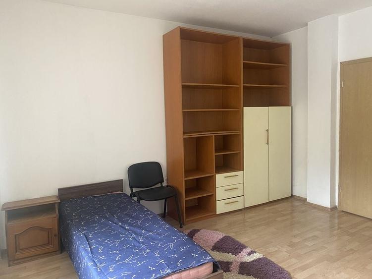Garsonieră decomandată în Central