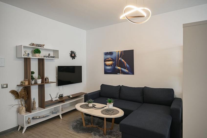 Apartament cu 3 camere decomandat în Mamaia-Sat