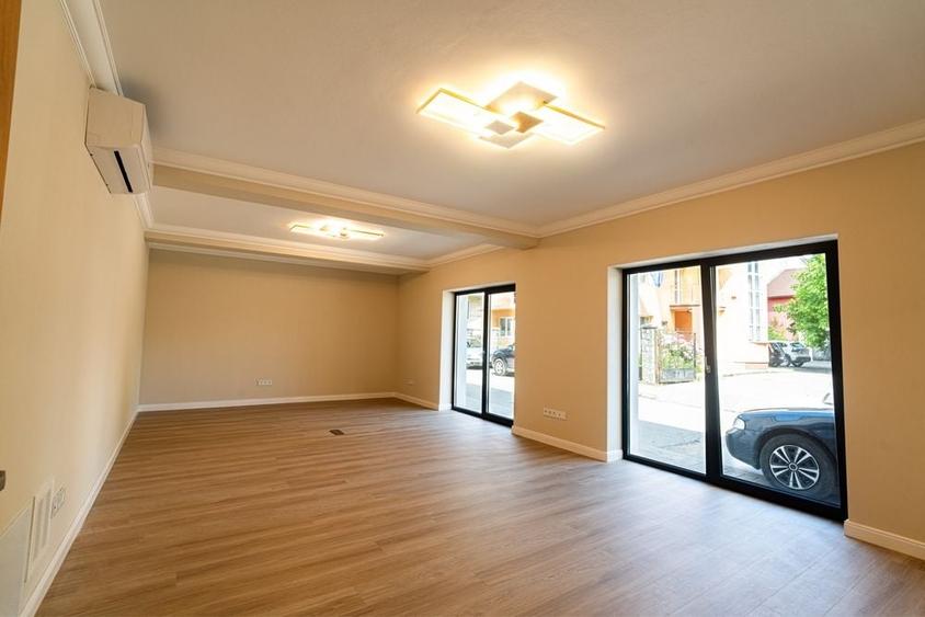 Spațiu comercial, de 55 mp, în Central