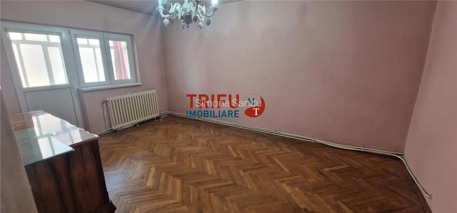 Apartament cu 4 camere și garaj – zona Cetate
