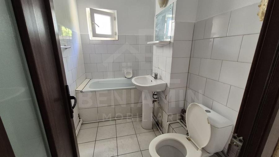 Apartament cu 2 camere semidecomandat în Craiovița Nouă
