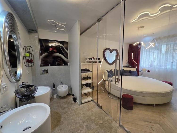 Apartament cu 3 camere semidecomandat, mobilat în Noua