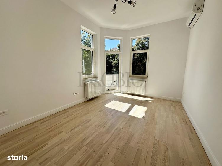 Casă cu 8 camere cu Teren 250 Mp în Capitale