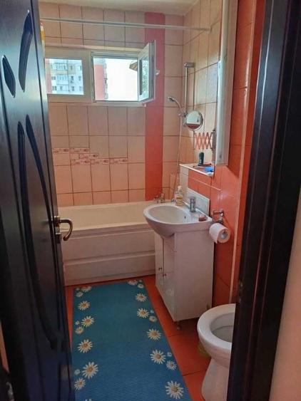 Apartament cu 2 camere semidecomandat în Podu Roș