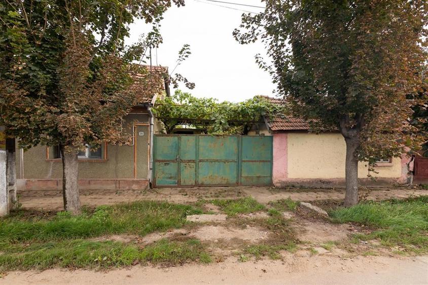 Casă individuală cu 2 camere cu Teren 704 Mp în Episcopia Bihorului