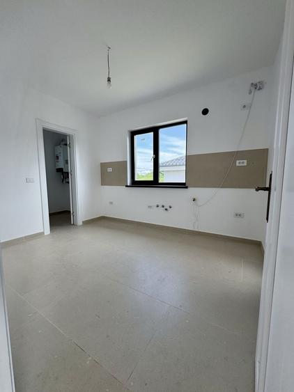 Casă cu 4 camere în Curtești