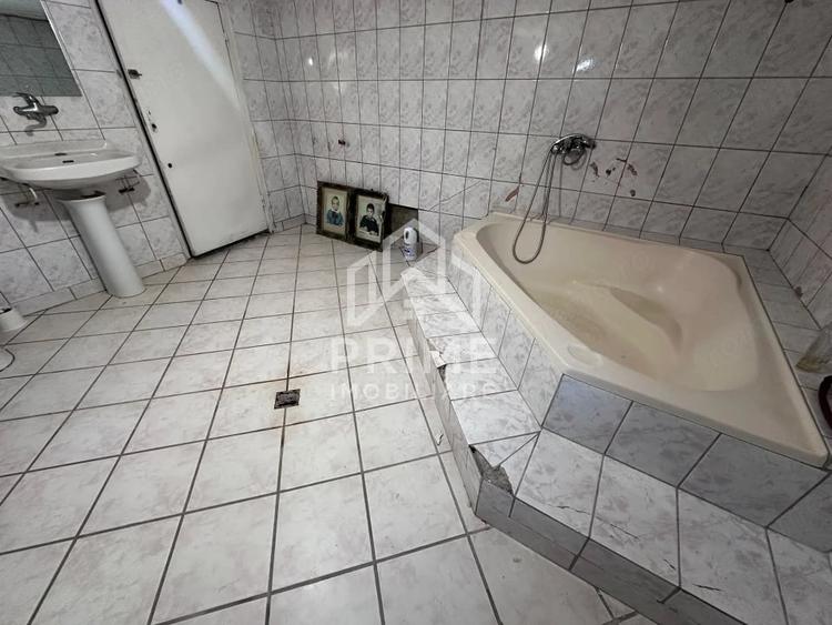 Casă cu 3 camere cu Teren 1513 Mp în Central