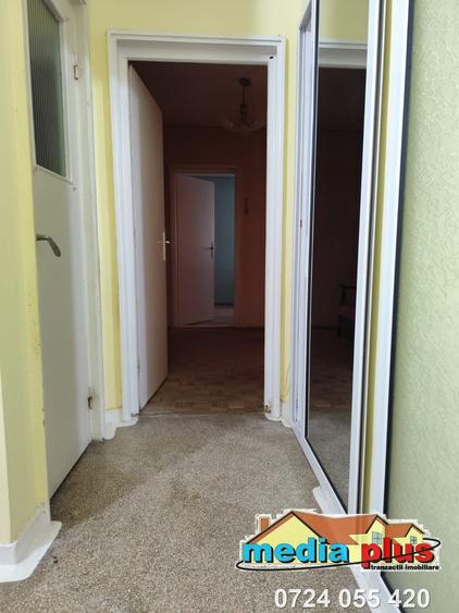 Apartament cu 3 camere semidecomandat în Dunărea