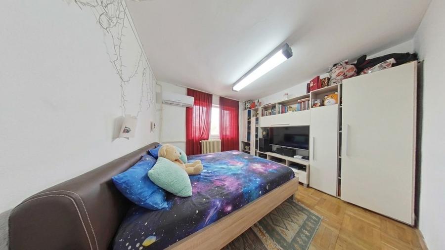 Apartament cu 3 camere semidecomandat, mobilat în P-ța Gării