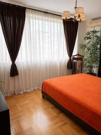 Apartament cu 3 camere semidecomandat în Obor