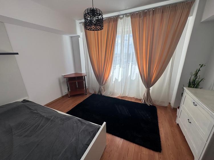 Apartament cu 4 camere decomandat în Moșilor