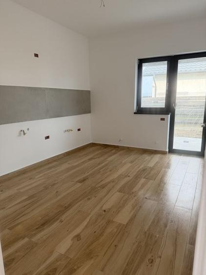 Casă cu 4 camere în Ciurbești
