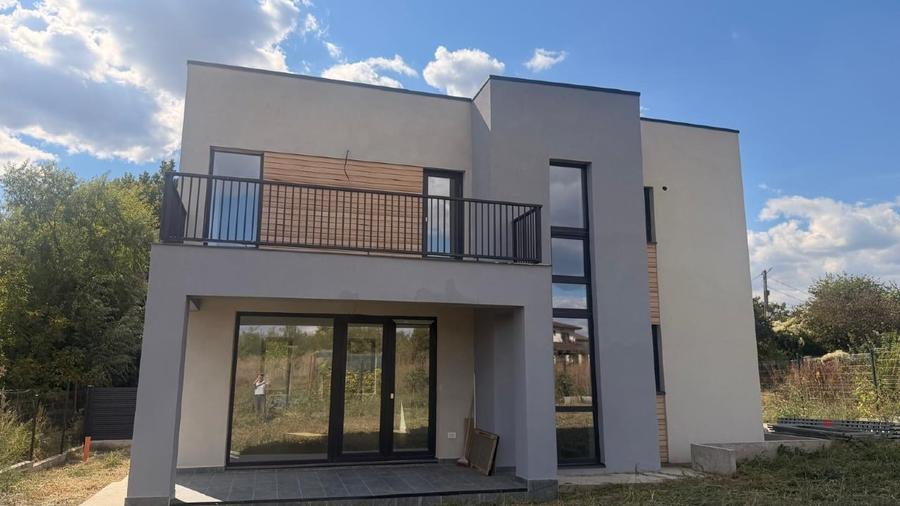 Casă finisată cu vedere la lac, 5 camere și teren de 526 mp – Corbeanca - 1