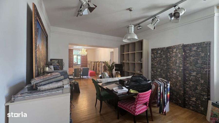 Apartament cu 4 camere în Moșilor