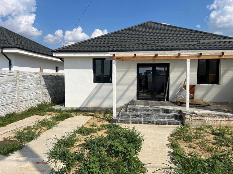 Casă cu 3 camere cu Teren 300 Mp în Central