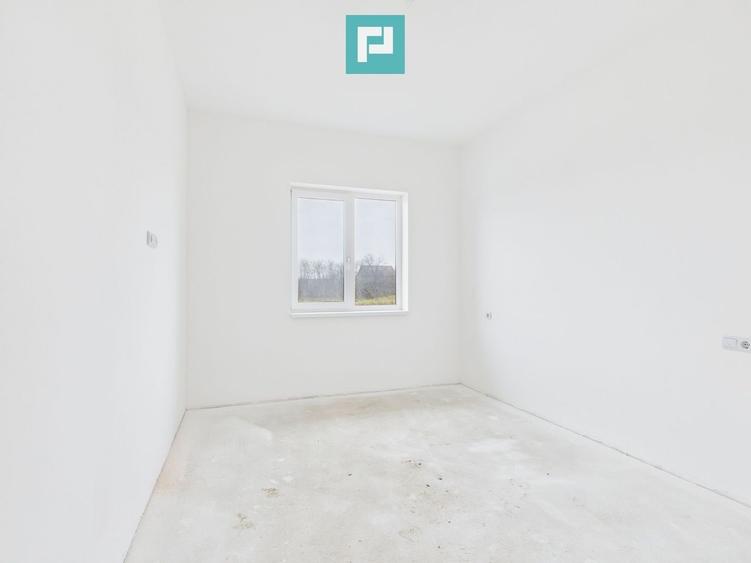 Duplex cu 3 camere cu Canalizare în Nojorid