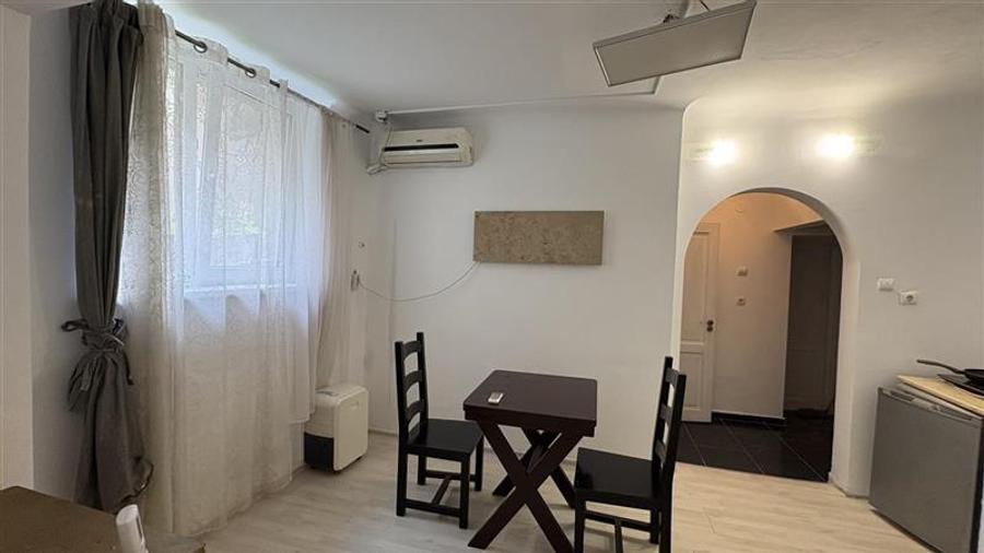 Apartament cu 2 camere semidecomandat, mobilat în Central